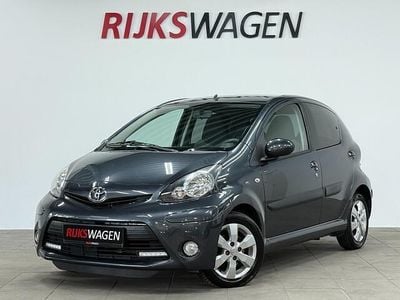 Occasion Toyota Aygo 68 PK (50 kW) 2014 Zilver, metallic lak Hatchback