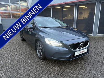 Blauw Gebruikt 2017 Volvo V40 Hatchback | € 14.950 (Eerlijke prijs)