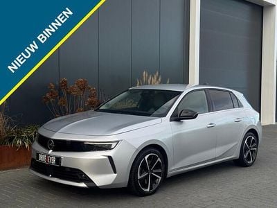 Zilver (metallic) Gebruikt 2022 Opel Astra Elegance Hatchback | € 20.995 (Eerlijke prijs)