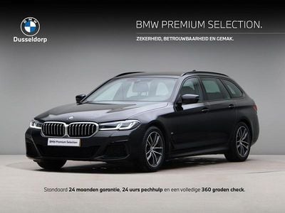 Zwart Occasion 2022 BMW 520 M Sport Stationwagen | € 38.450 (Iets duurder)