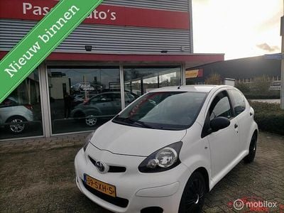 Wit Gebruikt 2011 Toyota Aygo Cool Hatchback | € 3.995 (Eerlijke prijs)