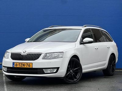 Wit Gebruikt 2014 Skoda Octavia Stationwagen | € 10.890 (Eerlijke prijs)