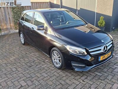 Occasion Mercedes B180 Ambition 122 PK (89 kW) 2015 Zwart (metallic) MPV