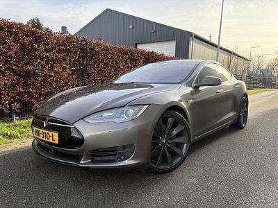 Grijs Gebruikt 2015 Tesla Model S Hatchback | € 17.750 (Eerlijke prijs)