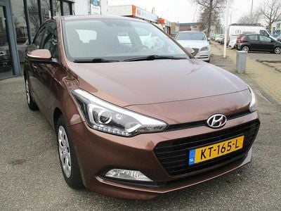 Bruin Occasion 2017 Hyundai i20 Comfort Hatchback | € 11.395 (Eerlijke prijs)