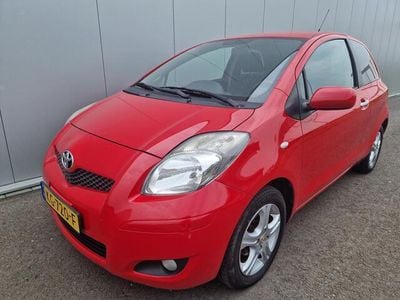 Rood Gebruikt 2010 Toyota Yaris Cool Hatchback | € 4.950 (Iets duurder)