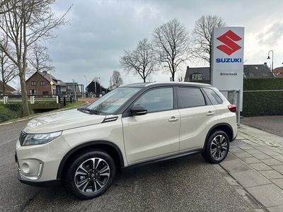 tweedehands Suzuki Vitara 1.4 Boosterjet Style Smart Hybrid // 1500 kilo trekgewicht // Nieuwstaat // Snel te rijden // Rijklaarprijs!