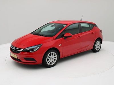 Rood Gebruikt 2016 Opel Astra Edition Hatchback | € 7.950 (Eerlijke prijs)