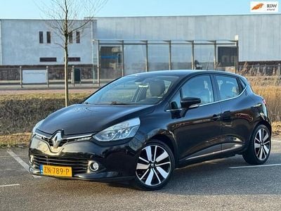 Zwart (metallic) Occasion 2015 Renault Clio IV Dynamique Hatchback | € 7.250 (Eerlijke prijs)