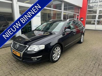 tweedehands VW Passat Variant 1.4 TSI Highline BlueMotion - Voorzien van trekhaak / Automaat / Cruise control / Dakrails / Airco.