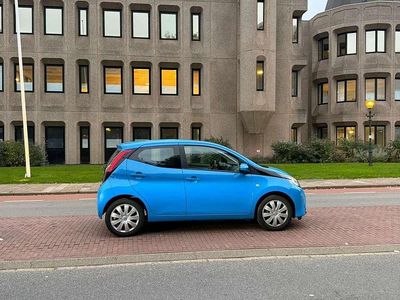 Blauw Occasion 2019 Toyota Aygo X-play Hatchback | € 10.000 (Eerlijke prijs)