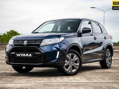 Blauw (metallic) Occasion 2025 Suzuki Vitara SUV | € 26.945 (Eerlijke prijs)
