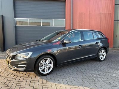 Grijs (metallic) Gebruikt 2015 Volvo V60 Summum Stationwagen | € 7.500 (Super prijs)