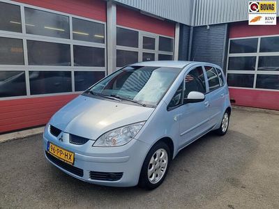Blauw, metallic lak Gebruikt 2004 Mitsubishi Colt Inform Hatchback | € 2.250