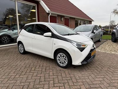 Wit Gebruikt 2021 Toyota Aygo X-play Hatchback | € 14.495 (Eerlijke prijs)