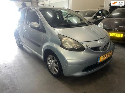 Occasion Toyota Aygo 54 PK (39 kW) 2006 Blauw Hatchback