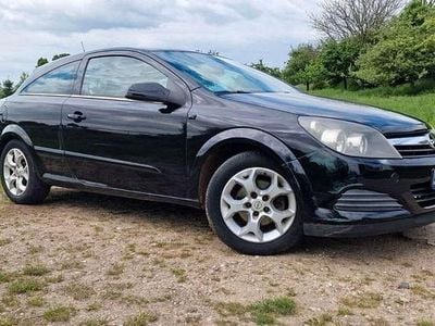 Zwart Gebruikt 2005 Opel Astra Sport Coupé | € 2.000 (Goede deal)