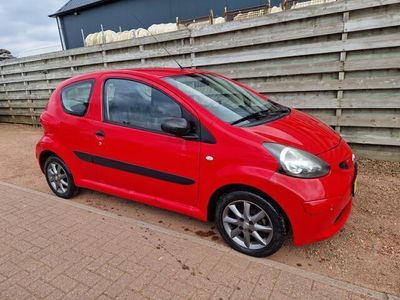 Occasion Toyota Aygo 68 PK (50 kW) 2006 Rood Hatchback