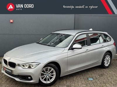 Grijs Gebruikt 2019 BMW 318 Executive Stationwagen | € 19.940 (Super prijs)