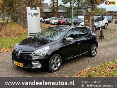 Zwart (metallic) Gebruikt 2016 Renault Clio IV GT-Line Hatchback | € 10.950 (Iets duurder)