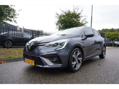 Grijs Gebruikt 2020 Renault Clio V Bose Edition Hatchback | € 14.945 (Eerlijke prijs)