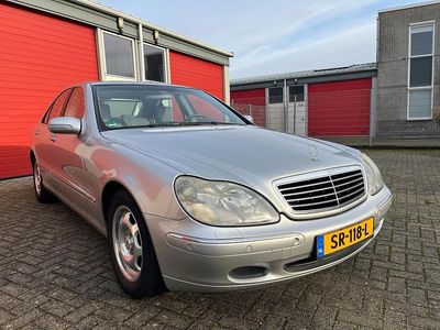 Grijs (metallic) Gebruikt 2001 Mercedes S320 Sedan | € 5.950