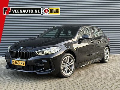 Zwart Occasion 2022 BMW 118 Executive Hatchback | € 26.945 (Eerlijke prijs)
