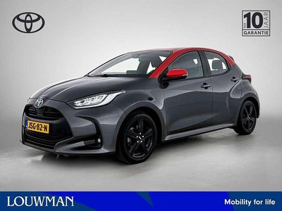 Grijs Occasion 2022 Toyota Yaris Hybrid Premium Hatchback | € 20.450 (Eerlijke prijs)