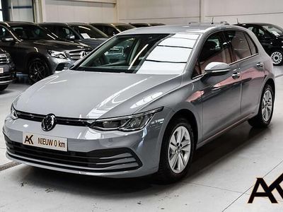 Grijs Occasion 2022 VW Golf Life Sedan | € 29.400 (Iets duurder)
