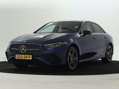 Donker 970 spectraalblauw metallic Occasion 2024 Mercedes 250 AMG Sedan | € 38.945 (Eerlijke prijs)
