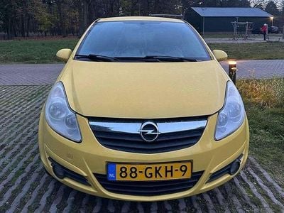 Geel Gebruikt 2008 Opel Corsa Enjoy Hatchback | € 2.500 (Eerlijke prijs)
