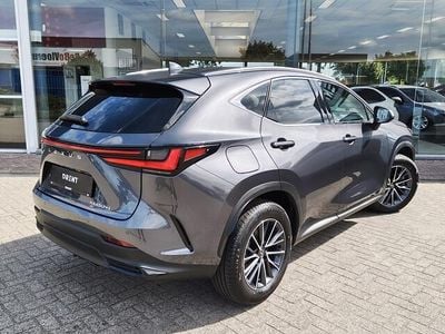 Grijs (metallic) Gebruikt 2025 Lexus NX450h+ Luxury Line SUV | € 54.900 (Eerlijke prijs)