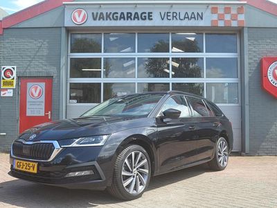 Zwart Gebruikt 2022 Skoda Octavia Business Line Stationwagen | € 23.950 (Goede deal)