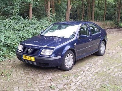 Blauw Gebruikt 1999 VW Bora Sedan | € 1.100