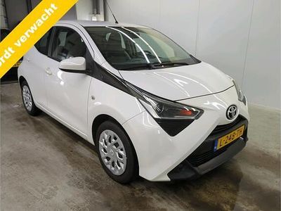 Wit Gebruikt 2021 Toyota Aygo X-play Hatchback | € 12.999 (Eerlijke prijs)