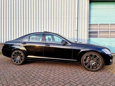 Zwart, metallic lak Gebruikt 2006 Mercedes S320 Sedan | € 12.950