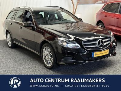 tweedehands Mercedes 200 E-KLASSE EstateElegance STOF/LEDER NAVIGATIE CRUISE CONTROL BLUETOOTH TELEFOON MEDIA VOORBEREIDING WEGKLAPBARE TREKHAAK ZEER MOOI !! LOCATIE 3010