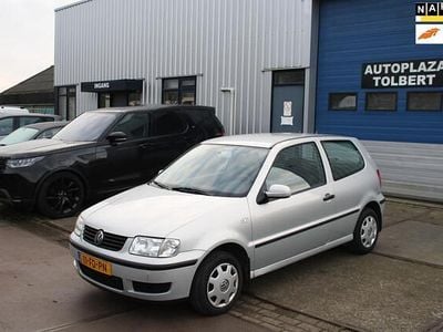 Grijs (metallic) Gebruikt 2000 VW Polo Trendline Hatchback | € 1.450 (Eerlijke prijs)