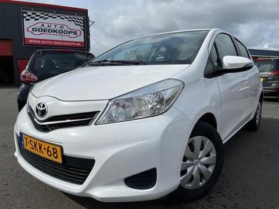 tweedehands Toyota Yaris 1.0 VVT-i Now 5DRS 2013 nw. model. AC,CV+A,ER,NAP. voor 7950.- euro