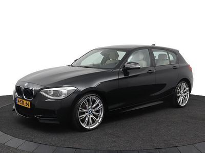Zwart (metallic) Occasion 2013 BMW 118 Executive Hatchback | € 8.999 (Eerlijke prijs)