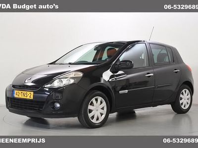Zwart Gebruikt 2012 Renault Clio IV Authentique Hatchback | € 3.300 (Eerlijke prijs)