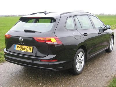 Occasion 2022 VW Golf VIII Life Stationwagen | € 19.850 (Goede deal)
