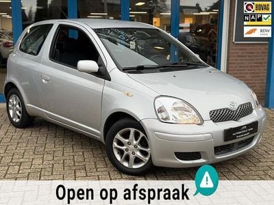 Grijs Gebruikt 2003 Toyota Yaris Sol Hatchback | € 4.950