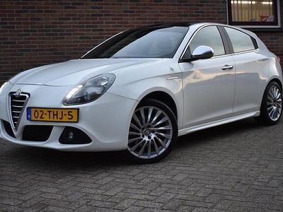 Wit Gebruikt 2012 Alfa Romeo Giulietta Distinctive Hatchback | € 9.949 (Eerlijke prijs)