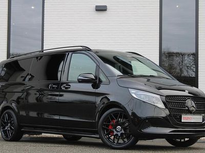 Zwart (metallic) Gebruikt 2024 Mercedes V300 Edition MPV | € 79.950 (Iets duurder)