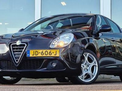 tweedehands Alfa Romeo Giulietta 1.4 T Distinctive 170PK lerenbekleding 18"LM velge