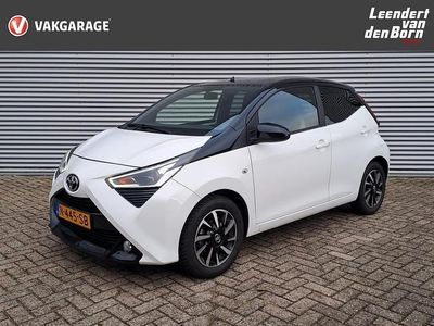 Wit Occasion 2022 Toyota Aygo X-cite Hatchback | € 13.495 (Eerlijke prijs)