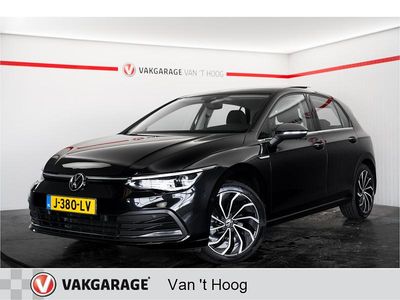 Zwart Gebruikt 2020 VW Golf VII Style Hatchback | € 21.944 (Eerlijke prijs)