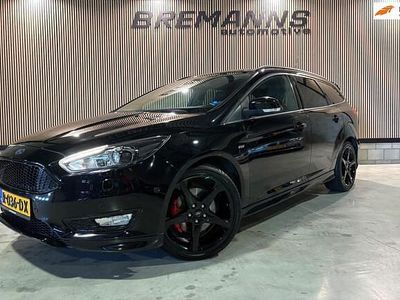 Zwart Occasion 2017 Ford Focus Titanium Stationwagen | € 12.950 (Iets duurder)