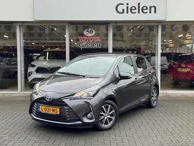 Grijs (metallic) Occasion 2019 Toyota Yaris Hybrid Hatchback | € 17.400 (Eerlijke prijs)